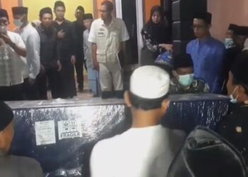 Jenazah pekerja migran Indonesia asal Majalengka tiba di kampung halaman (Foto : Darfan)