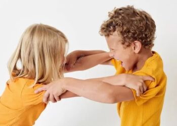 Ilustrasi Kakak Adik yang bertengkar (Sumber Foto : Freepik)