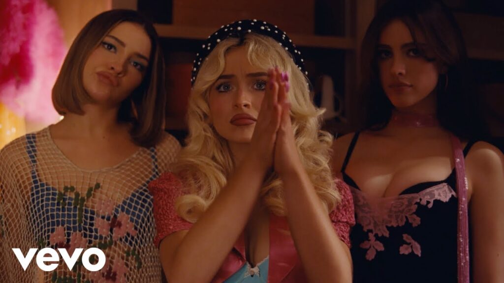 Sabrina Carpenter Rilis Video House Tour Penuh Glamor Bersama Margaret Qualley dan Madelyn Cline (Sumber Foto : YT/Sabrina Carpenter )