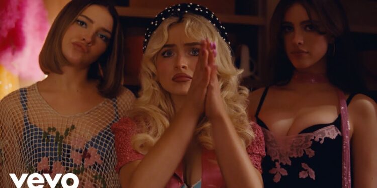 Sabrina Carpenter Rilis Video House Tour Penuh Glamor Bersama Margaret Qualley dan Madelyn Cline (Sumber Foto : YT/Sabrina Carpenter )