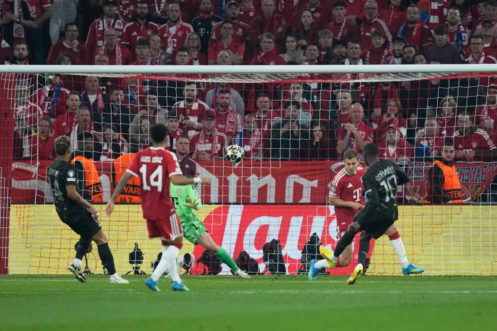 Gol cepat Dembélé memperlebar keunggulan PSG di semifinal. (Sumber Foto: Matthias Schräder/AP)