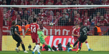 Gol cepat Dembélé memperlebar keunggulan PSG di semifinal. (Sumber Foto: Matthias Schräder/AP)