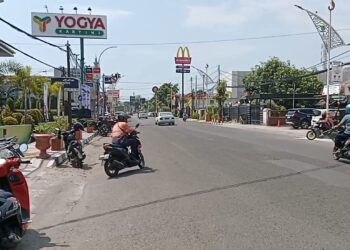 Razia pajak daerah, petugas temukan pengusaha makanan masih banyak yang menunggak pajak (Foto : Darfan)