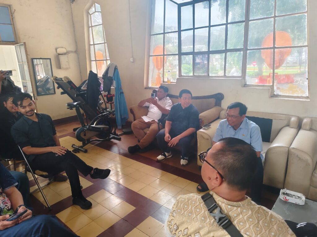 DPR RI Komisi VI memastikan pemerintah masih berupaya menjaga ketersediaan BBM nasional agar tetap aman (Foto : Darfan)