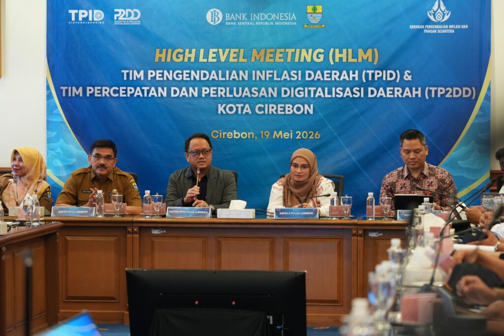 Pemerintah Kota Cirebon bersama Bank Indonesia serta seluruh anggota Tim Pengendalian Inflasi Daerah (TPID) dan Tim Percepatan dan Perluasan Digitalisasi Daerah (TP2DD) menggelar High Level Meeting (HLM) TPID dan TP2DD Kota Cirebon (Tangkapan Layar)