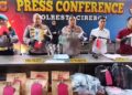 Tim Khusus Anti Bandit Satreskrim Polresta Cirebon berhasil menyita berbagai barang bukti hasil kejahatan mulai dari begal, curanmor, penadah hingga pembobolan minimarket (Foto : Darfan)