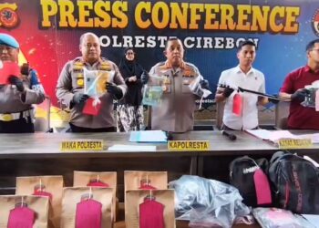 Tim Khusus Anti Bandit Satreskrim Polresta Cirebon berhasil menyita berbagai barang bukti hasil kejahatan mulai dari begal, curanmor, penadah hingga pembobolan minimarket (Foto : Darfan)
