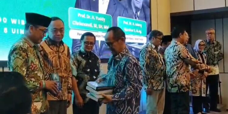 Launching buku Jalan Terjal Menuju Indonesia Adil dan Makmur menjadi bagian utama dalam refleksi reformasi (Foto : Darfan)