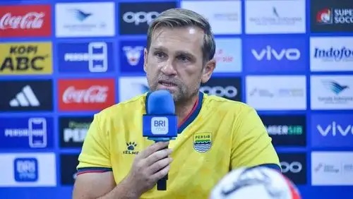 Persib Bandung resmi menunjuk Igor Tolic sebagai pelatih kepala baru musim 2026/2027 menggantikan Bojan Hodak yang kini menjabat penasihat teknis klub.(Foto: Persib.id)