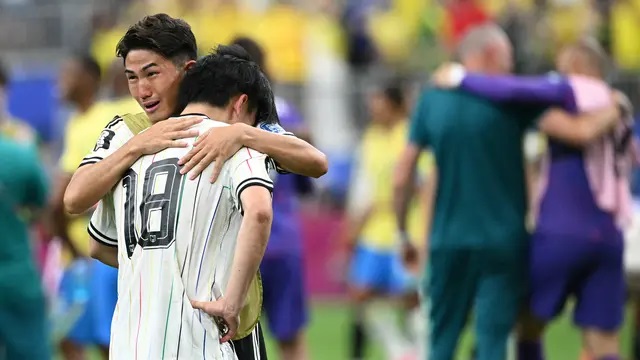 Penyerang Jepang, Ayase Ueda, menunjukkan raut kecewa seusai timnya kalah 1-2 dari Brasil pada laga babak 32 besar Piala Dunia 2026 di Houston Stadium, Texas, 29 Juni 2026. Hasil tersebut mengakhiri langkah Samurai Biru di turnamen. (Sumber Foto : RONALDO SCHEMIDT / AFP)