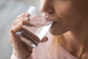 Studi Ungkap 41 Persen Orang Dewasa Mengalami Dehidrasi Akibat Kurang Minum