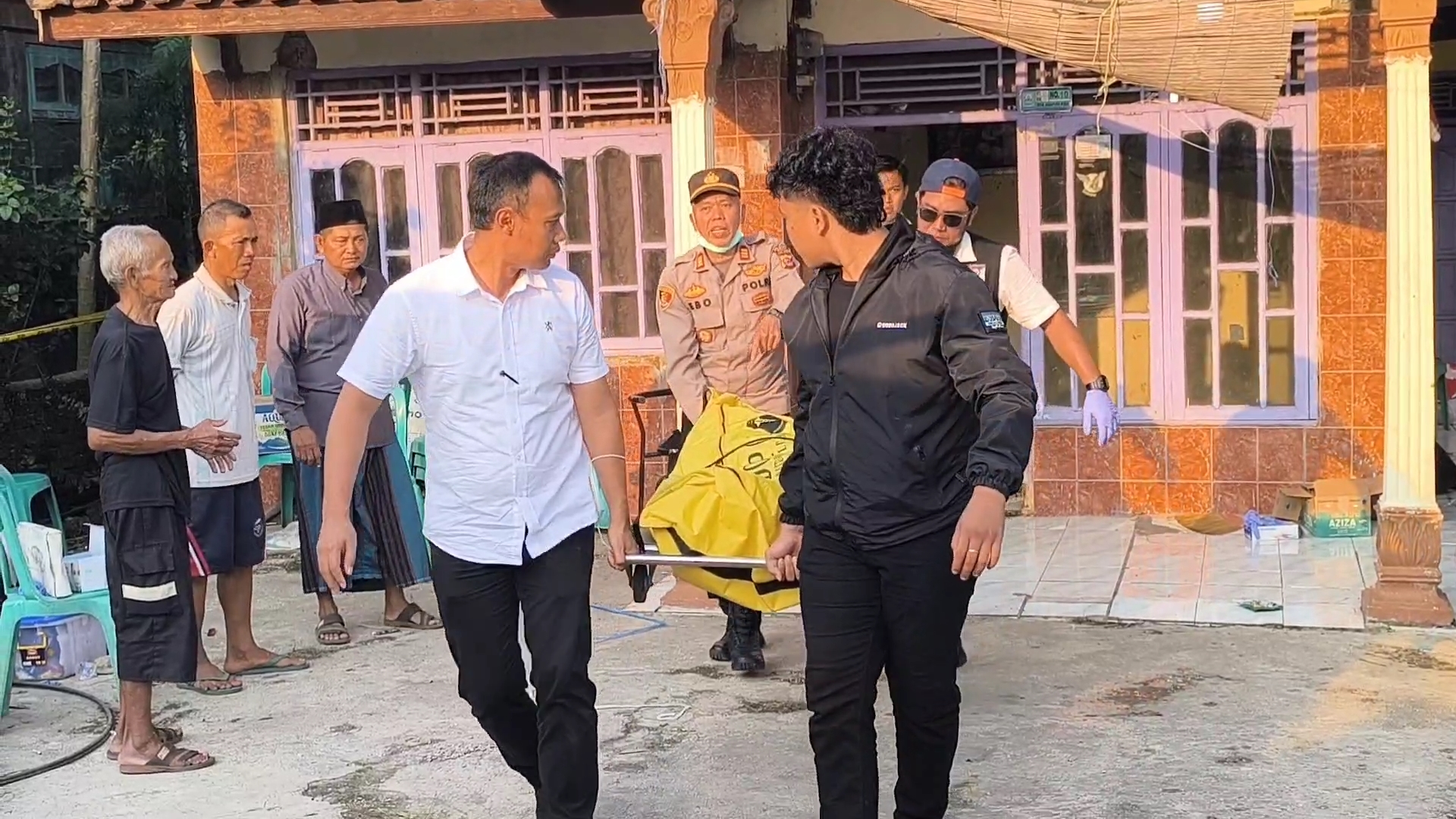 Wanita 47 Tahun Ditemukan Tewas di Dalam Rumah, Polisi Selidiki Dugaan Perampokan karena Ditemukan Luka pada Tubuh Korban (Foto : Darfan)