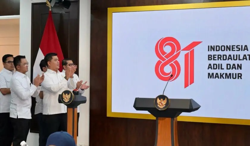 Juri Ardiantoro Wamensesneg bersama Teuku Riefky Harsya Menteri Ekraf dan Letjen TNI Ariyo Windutomo Kasetpres mengumumkan pemenang sayembara logo HUT ke-81 Kemerdekaan Indonesia, Senin (29/6/2026), di Kantor Presiden, Jakarta. (Sumber Foto: Biro Pers Setpres)
