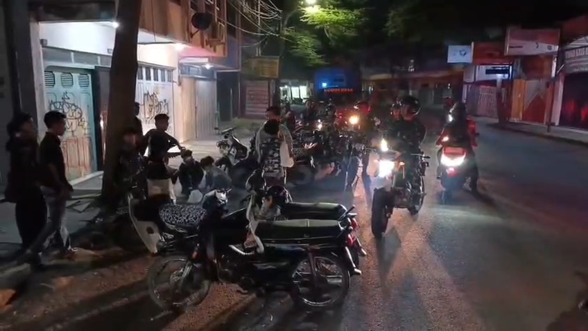Jajaran Kodim 0614 Kota Cirebon menggelar patroli guna mengantisipasi aksi begal dan balap liar (Foto : Darfan)