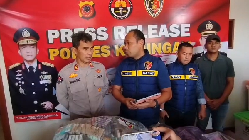 Polres Kuningan mengamankan barang bukti pencurian toko di Kuningan (Foto : Darfan)