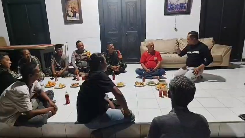 Satuan Reserse Narkoba (Satresnarkoba) Polresta Cirebon menggelar kegiatan sosialisasi bahaya penyalahgunaan narkoba di Desa Trusmi Kulon, Kecamatan Plered, Kabupaten Cirebon (Foto : Darfan)