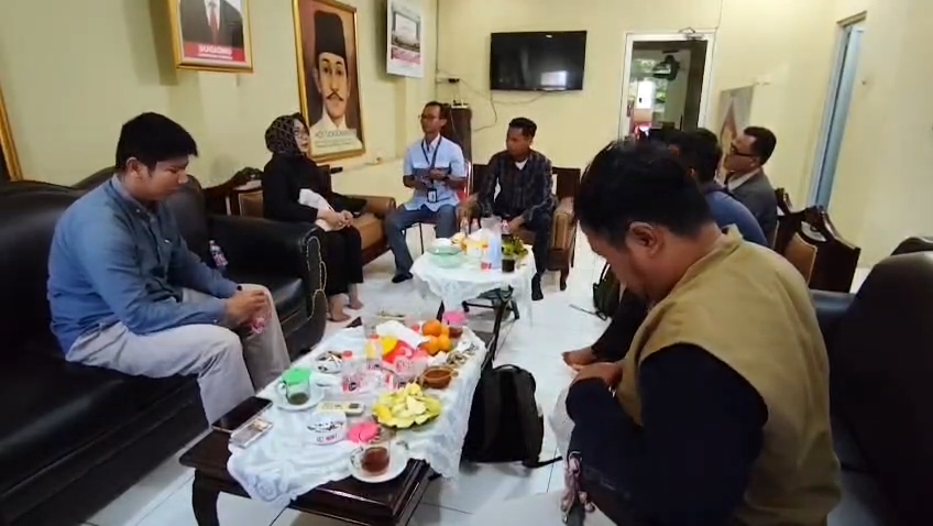 Tuai Kecaman Netizen, Wakil Ketua DPRD Cirebon Minta Maaf Usai Komentar Pendemo MBG Viral (Foto : Darfan)