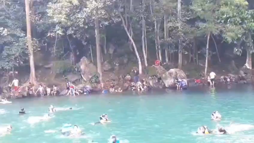 Objek wisata Telaga Biru di Majalengka ramai dikunjungi wisatawan pada libur akhir pekan (Foto : Darfan)