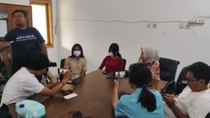 SPMB Jabar 2026 Tuai Polemik, Tiga Siswi SMPN 1 Cirebon Gagal Masuk Sekolah (Foto : Darfan)