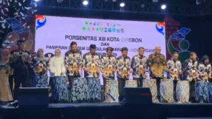 Kirab Budaya Tandai Dimulainya PORSENITAS XIII di Kota Cirebon (Foto : Darfan)