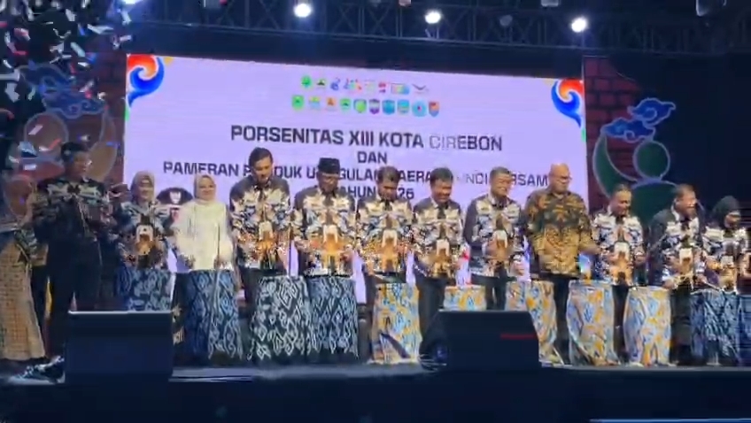 Kirab Budaya Tandai Dimulainya PORSENITAS XIII di Kota Cirebon (Foto : Darfan)