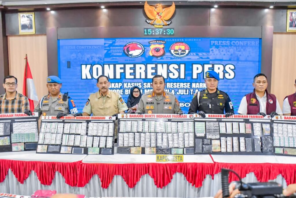 Polresta Cirebon Amankan 26 Tersangka dan Sita Belasan Ribu Obat Keras (Foto : Darfan)