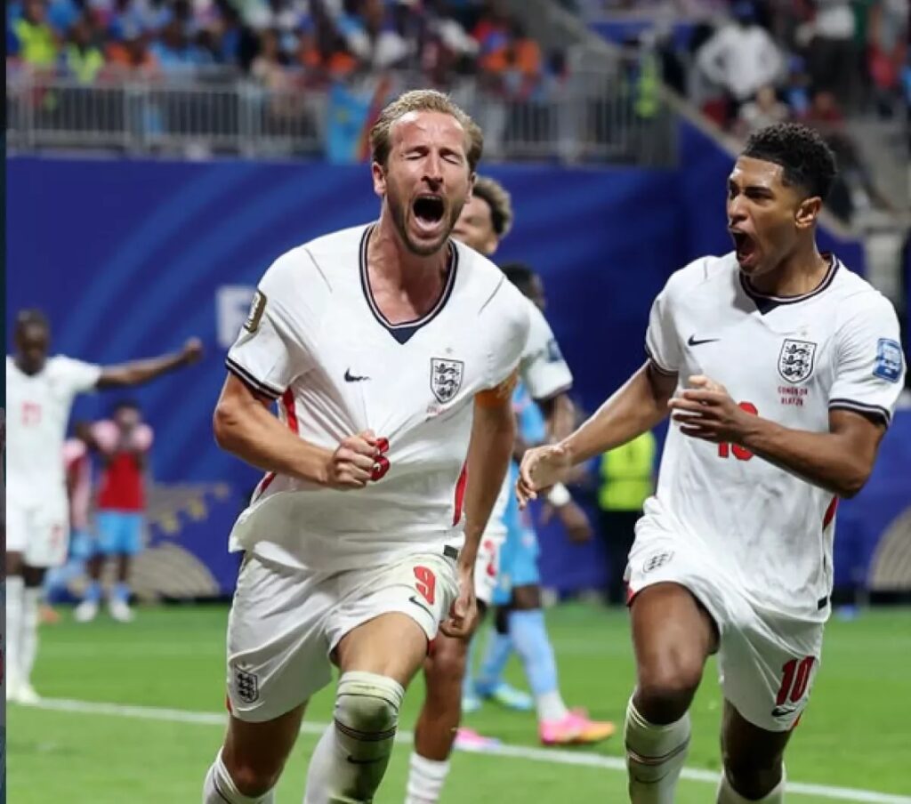 Harry Kane (kiri) merayakan kemenangan usai cetak gol ke gawang Kongo dalam laga babak 32 besar Piala Dunia 2026. (Instagram/england)
