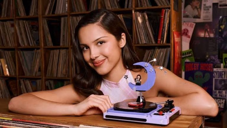 Olivia Rodrigo berkolaborasi dengan The LEGO Group. (Sumber Foto: Dok. LEGO.)