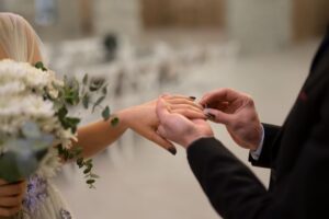 Ilustrasi pernikahan. Apa itu lavender marriage?(Freepik)