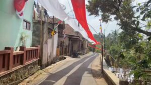 Menjunjung Nasionalisme, Warga Majalengka Bentangkan Bendera Merah Putih Sepanjang Seribu Meter (Foto : Darfan)