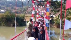 Jembatan Perintis, Hadiah TNI untuk Warga di HUT RI ke-81 (Foto : Darfan)
