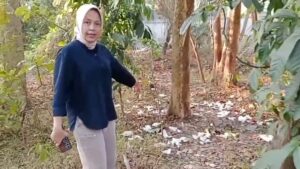 Di Sekitar Masjid Ditemukan Barang yang Diduga untuk Praktik Prostitusi, Warga Minta Pemerintah Kota Cirebon Perhatikan Kondisi Masjid (Foto : Darfan)