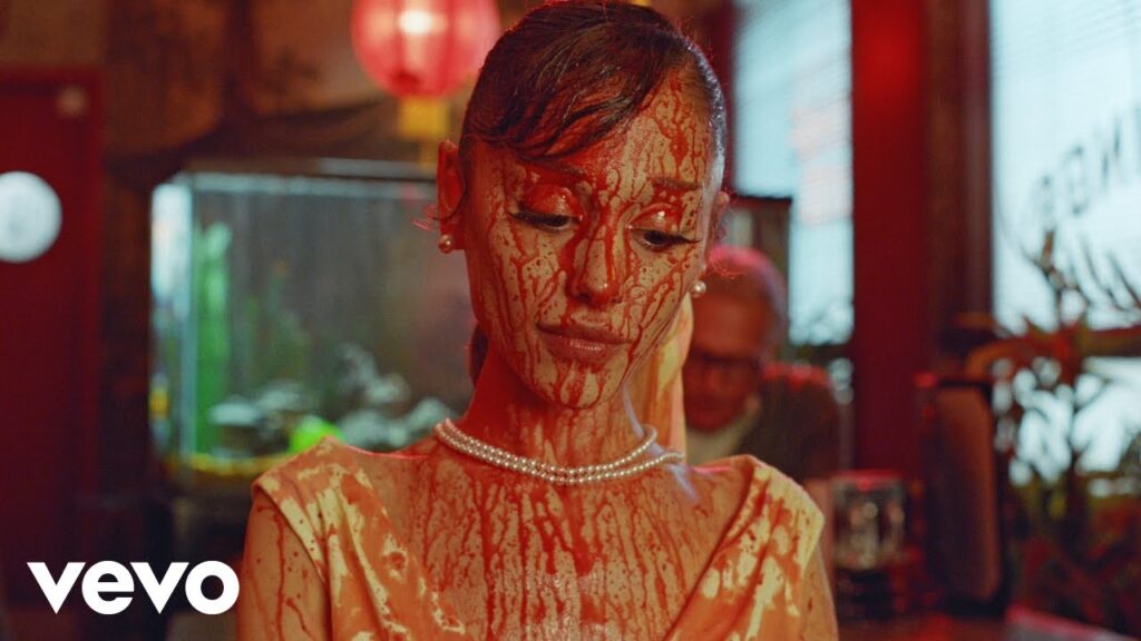 Ariana Grande Berlumuran Darah di Video Musik ‘Petal’, Bikin Penggemar Khawatir (Tangkapan Layar)