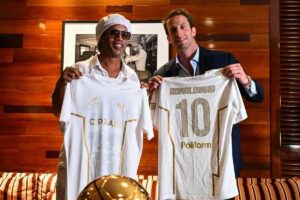 Ronaldinho resmi bergabung dengan Ravenna, klub yang berlaga di Serie C Italia. (Chandan Khanna/AFP/Getty Images)