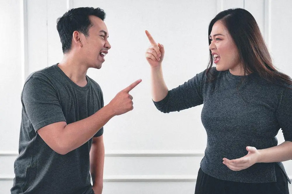 ILustrasi pria sedang dimarahi pasangan (Sumber Foto : Pexels/Afif Ramdhasuma)
