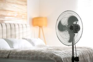 Ilustrasi kipas angin di kamar tidur.(SHUTTERSTOCK/NEW AFRICA)