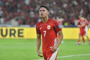 Marselino Ferdinan mendapatkan kartu kuning di laga terakhir saat mengalahkan Bahrain di matchday 10 Kualifikasi Piala Dunia 2026 Zona Asia, ia dipastikan absen dalam duel Indonesia vs China, Kamis (5/6/2025) mendatang. (Sumber Foto : KOMPAS.com/ADIL NURSALAM )