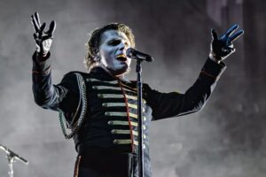 My Chemical Romance tampil di Globe Life Field dalam tur Long Live The Black Parade. Andrew Sherman (Tangkapan Layar)