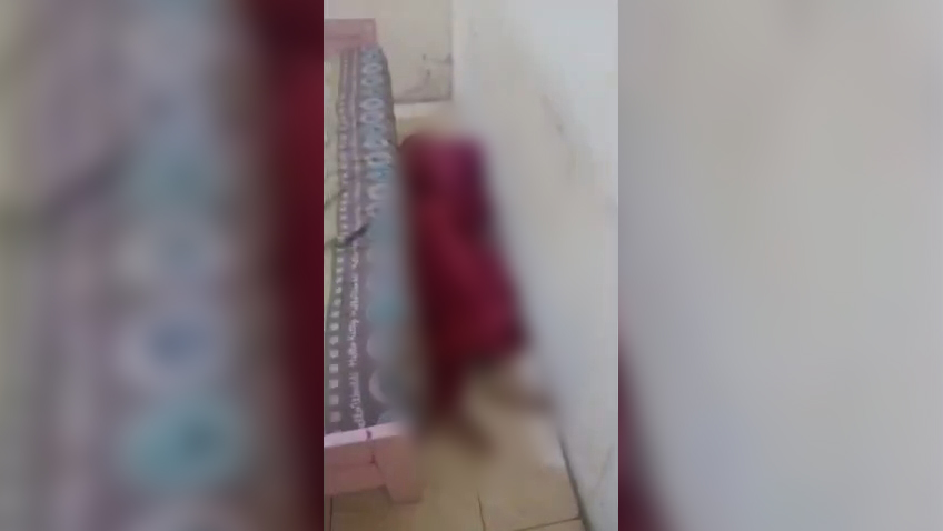 Sesosok mayat perempuan ditemukan tergeletak dan ditutupi seprai di sudut kamar hotel di Kota Cirebon (Foto : Darfan)