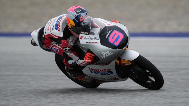 Veda Ega Pratama sempat berada di posisi keempat saat balapan Moto3 Austria 2026. (dok. Honda Team Asia)