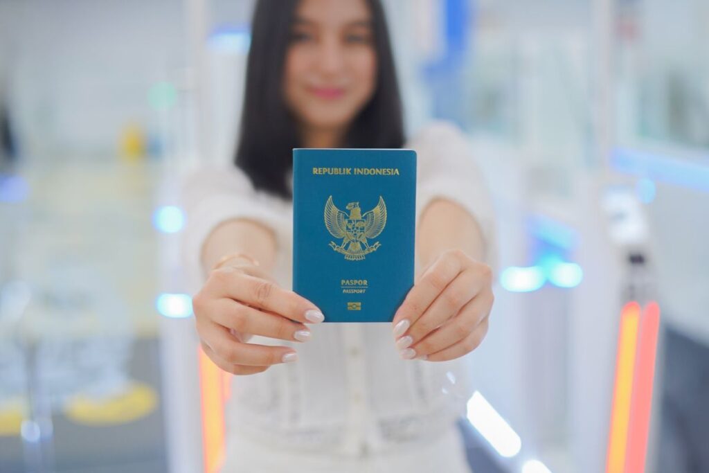 Ilustrasi desain e-paspor Indonesia terbaru, terhitung diterbitkan mulai awal November 2025.(Dokumentasi Direktorat Jenderal Imigrasi dan Pemasyarakatan. )