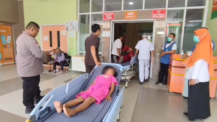 Siswa Diduga Keracunan MBG Masih Berdatangan, Belasan Pasien Masih Dirawat (Foto : Darfan)