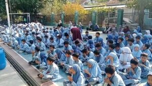 Doa Bersama Siswa Korban MBG, 30 Siswa dan 4 Guru Masih Dirawat