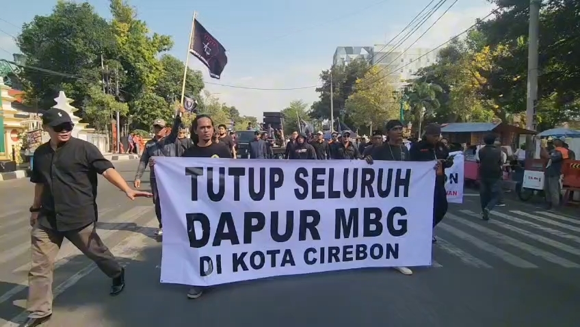 Wali Kota dan Ketua DPRD Absen, Demo Tolak MBG Memanas, Massa Duduki Kantor DPRD, Desak MBG di Kota Cirebon Diberhentikan