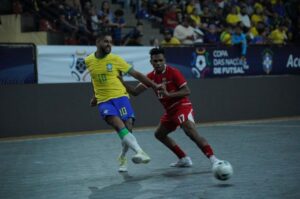 Suasana duel Brasil vs Timnas Futsal Indonesia di Max Ronsenmann Arena, São José dos Pinhais, Jumat (16/10/2026) pagi WIB pada laga perdana Grup A VI Copa Das Nacoes de Futsal 2026 (Sumber Foto : Federasi Futsal Indonesia)